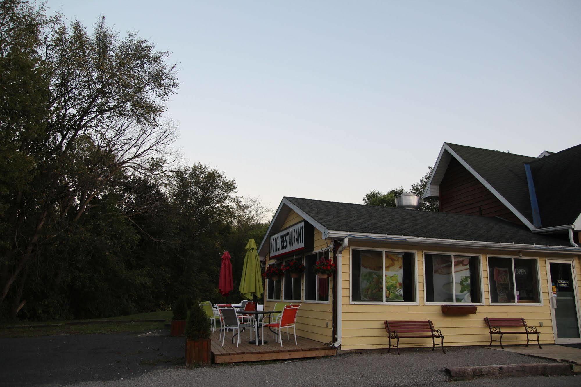 Apsley Inn And Restaurnt Екстериор снимка